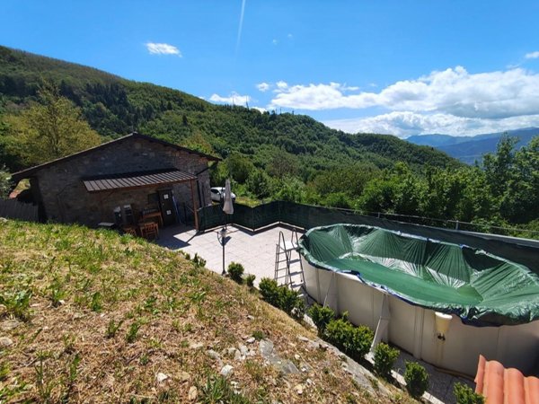 casa indipendente in vendita a Villa Collemandina in zona Sassorosso