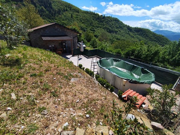 casa indipendente in vendita a Villa Collemandina in zona Sassorosso