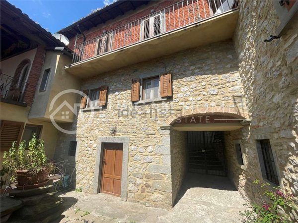 casa indipendente in vendita a Villa Collemandina in zona Corfino
