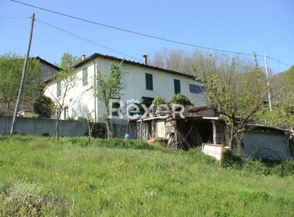casa indipendente in vendita a Villa Collemandina