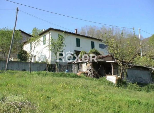 casa indipendente in vendita a Villa Collemandina