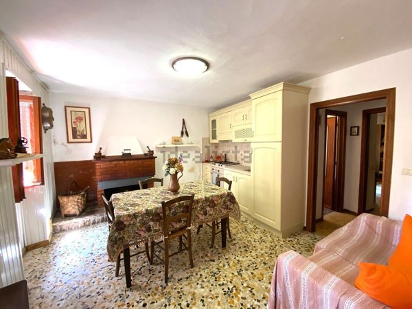 casa indipendente in vendita a Villa Collemandina in zona Corfino