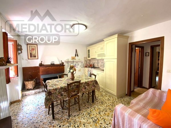 casa indipendente in vendita a Villa Collemandina