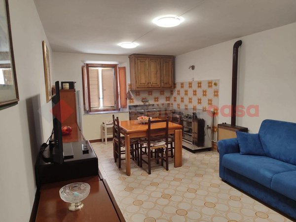 casa indipendente in vendita a Villa Collemandina in zona Corfino