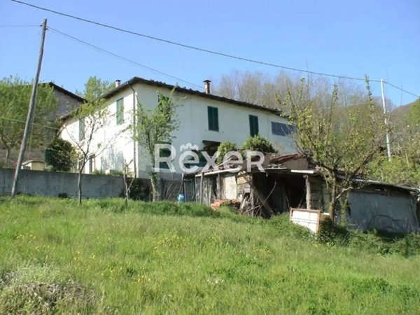casa indipendente in vendita a Villa Collemandina