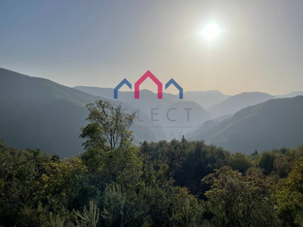 casa indipendente in vendita a Fabbriche di Vergemoli