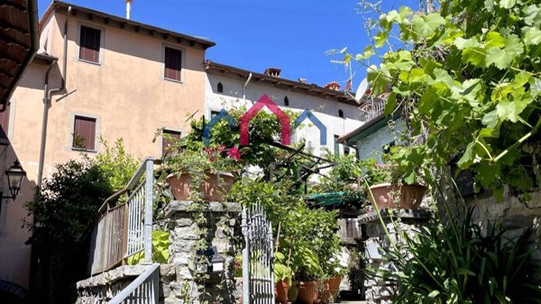 casa indipendente in vendita a Fabbriche di Vergemoli