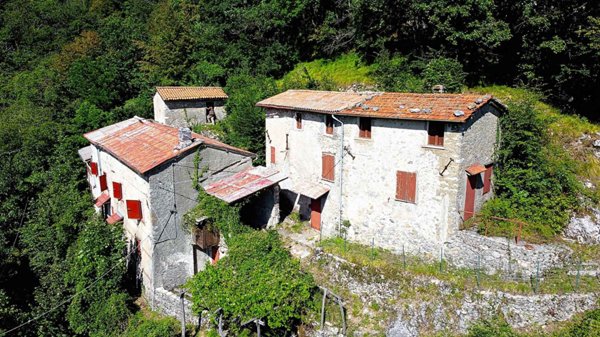 casale in vendita a Fabbriche di Vergemoli in zona Fornovolasco