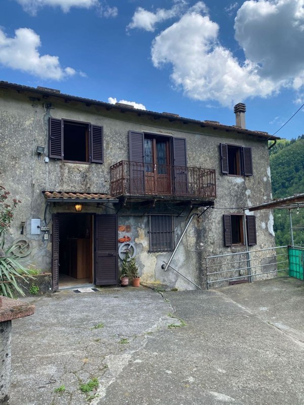 casa indipendente in vendita a Fabbriche di Vergemoli in zona Vergemoli