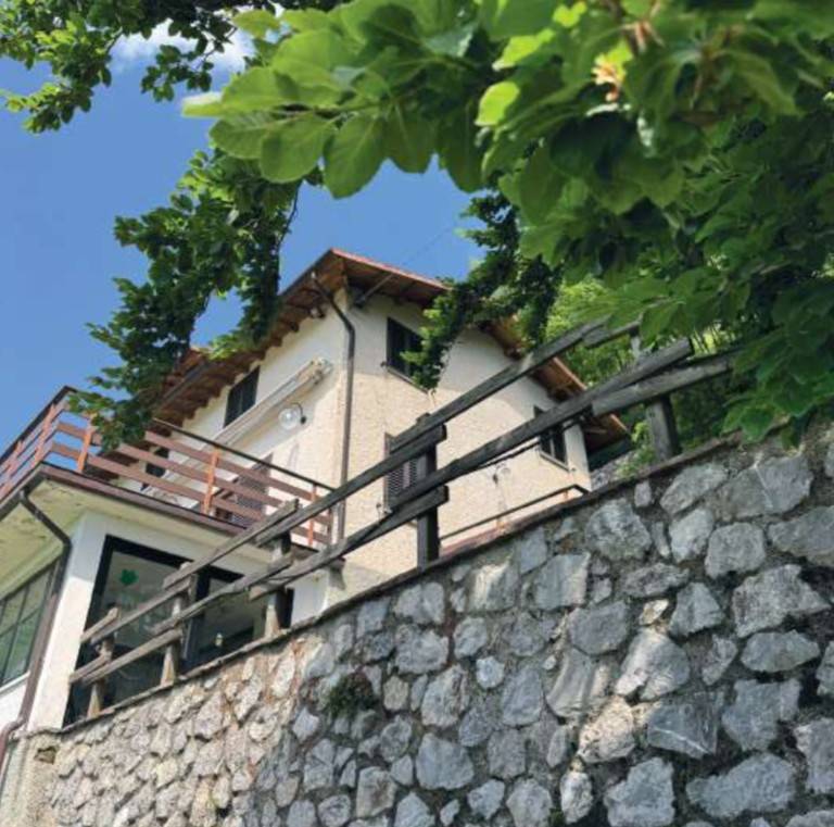 casa indipendente in vendita a Fabbriche di Vergemoli in zona Vergemoli