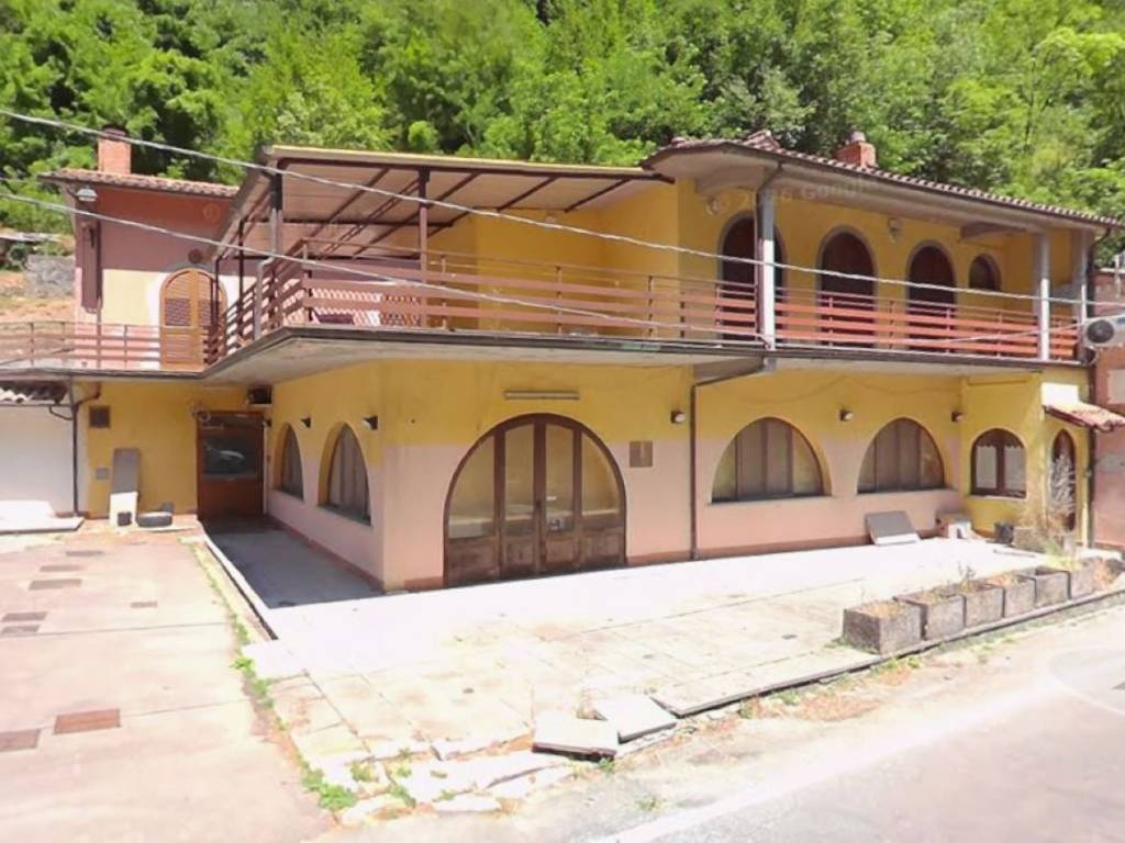 negozio in vendita a Fabbriche di Vergemoli in zona Vergemoli