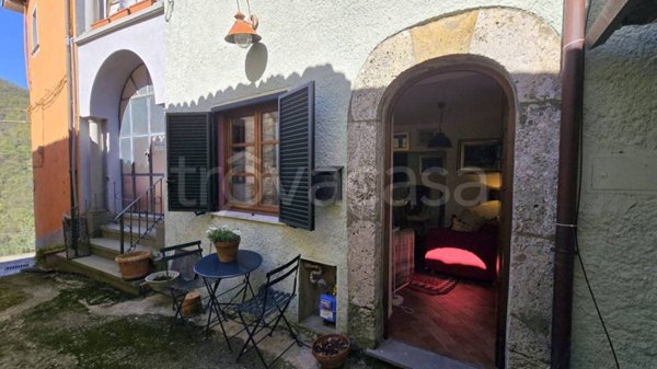 casa indipendente in vendita a Fabbriche di Vergemoli in zona Vergemoli