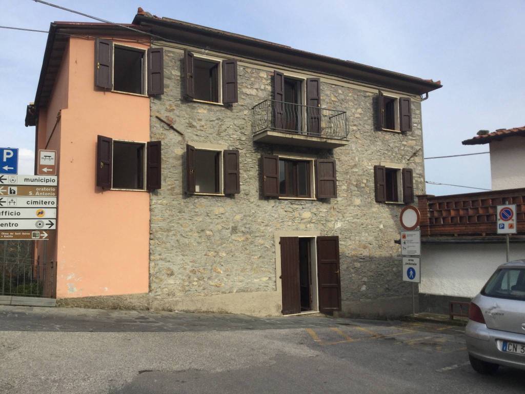 casa indipendente in vendita a Fabbriche di Vergemoli in zona Vergemoli