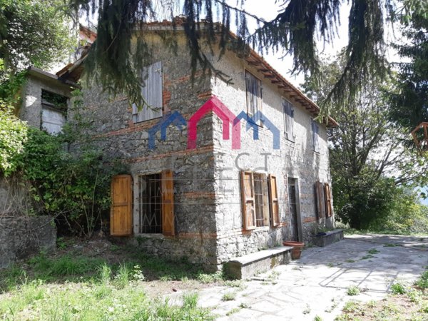 appartamento in vendita a Fabbriche di Vergemoli in zona Campolemisi