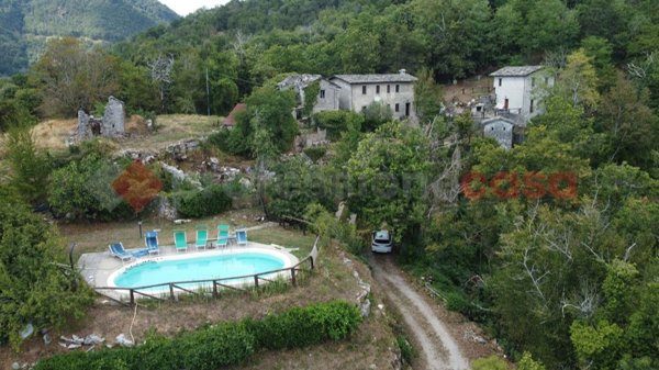 casale in vendita a Fabbriche di Vergemoli in zona Fabbriche di Vallico