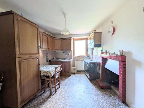 intera palazzina in vendita a Fabbriche di Vergemoli in zona Vergemoli
