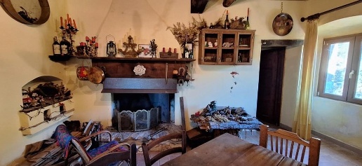 casa indipendente a Fabbriche di Vergemoli in zona Fabbriche di Vallico