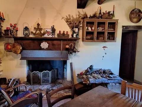 casa indipendente a Fabbriche di Vergemoli in zona Fabbriche di Vallico