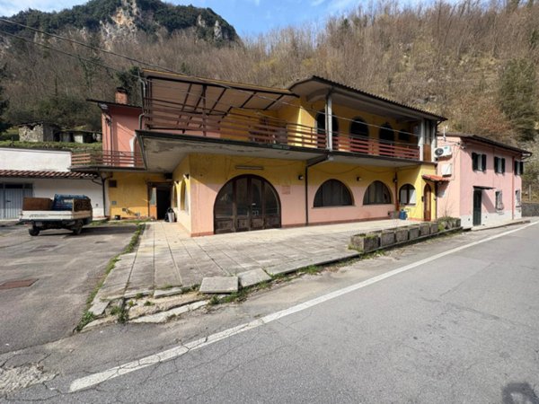locale commerciale a Fabbriche di Vergemoli in zona Fabbriche di Vallico