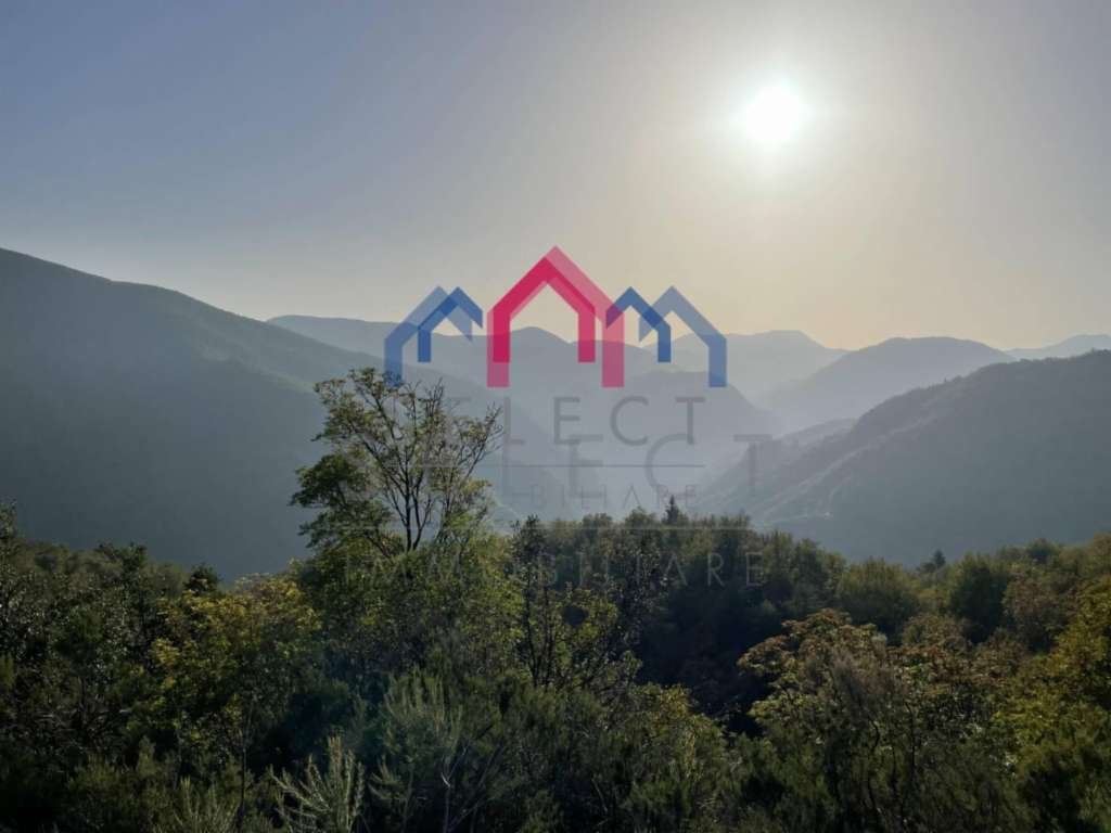 casa indipendente a Fabbriche di Vergemoli in zona Fabbriche di Vallico