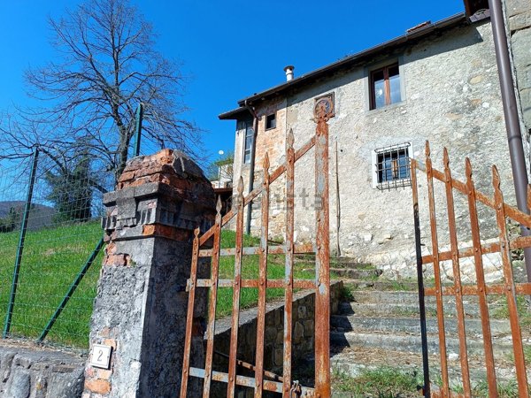 casa indipendente in vendita a Sillano Giuncugnano