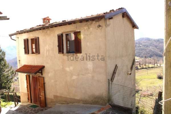 casa indipendente in vendita a Sillano Giuncugnano