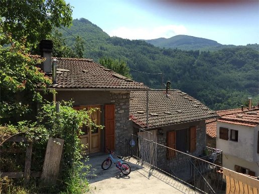 casa indipendente in vendita a Sillano Giuncugnano in zona Sillano