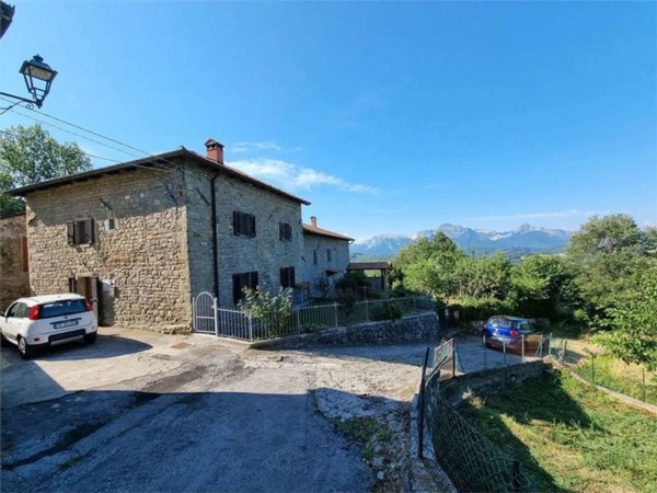 casa indipendente in vendita a Sillano Giuncugnano in zona Ponteccio