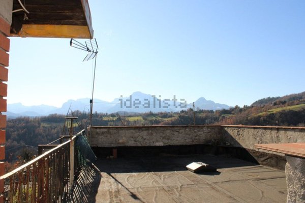 appartamento in vendita a Sillano Giuncugnano in zona Magliano