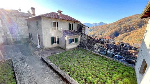 casa indipendente in vendita a Sillano Giuncugnano in zona Sillano