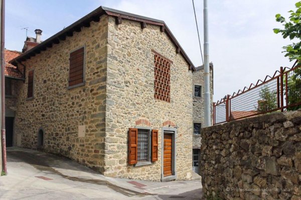 casa indipendente in vendita a Sillano Giuncugnano in zona Ponteccio