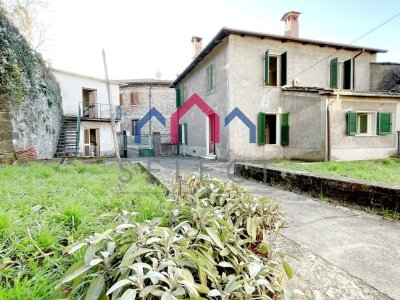casa indipendente in vendita a Sillano Giuncugnano in zona Sillano