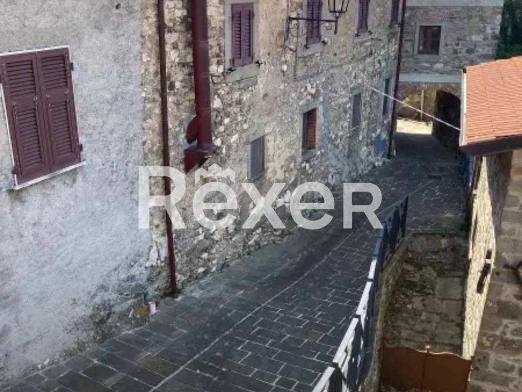 casa indipendente in vendita a Sillano Giuncugnano in zona Magliano