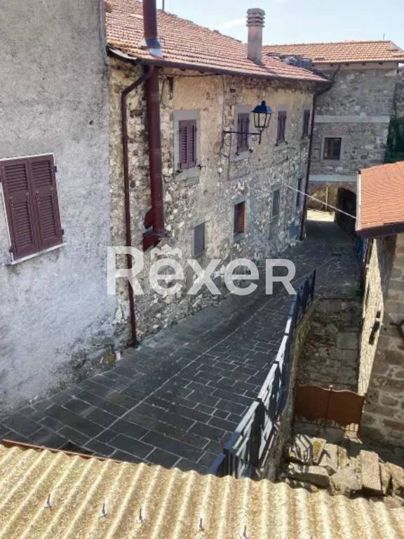 casa indipendente in vendita a Sillano Giuncugnano in zona Magliano