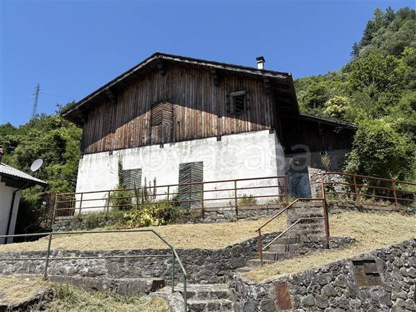 appartamento in vendita a Sillano Giuncugnano in zona Magliano