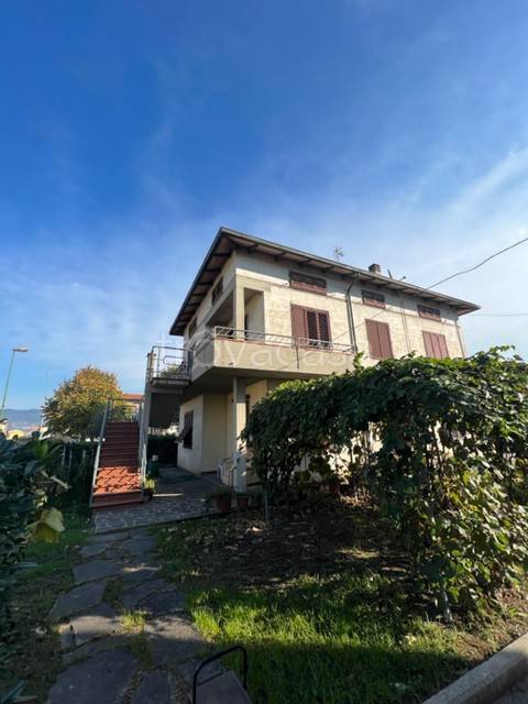 casa indipendente in vendita ad Agliana in zona San Michele