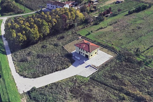 casa indipendente in vendita ad Agliana in zona Ferruccia