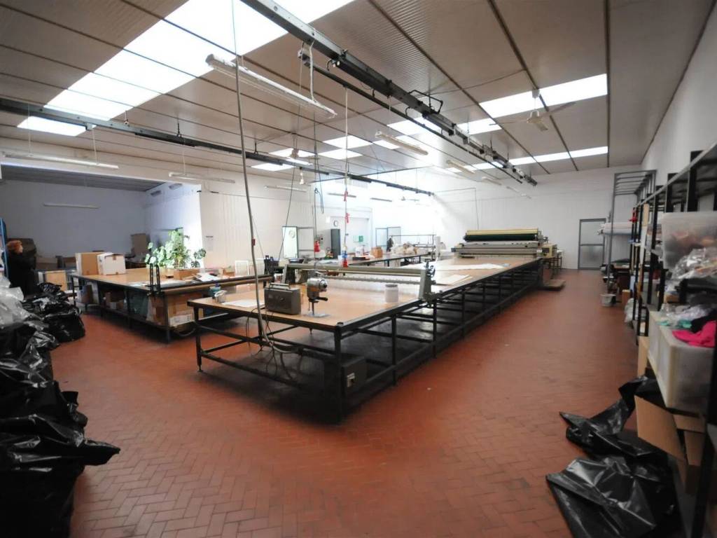 locale commerciale in vendita ad Agliana