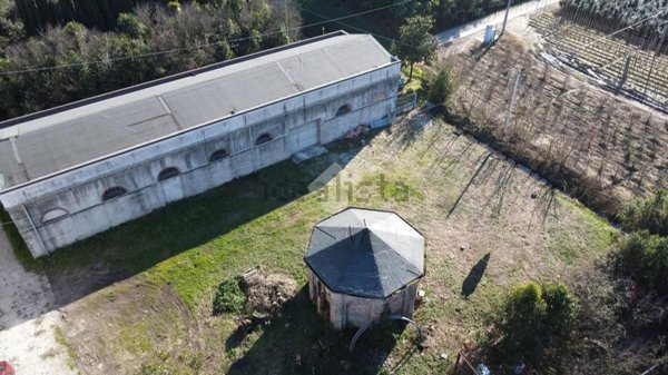 locale di sgombero in vendita ad Agliana