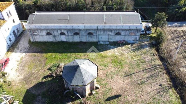 locale di sgombero in vendita ad Agliana