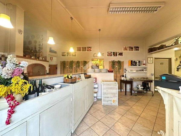 negozio in vendita ad Agliana