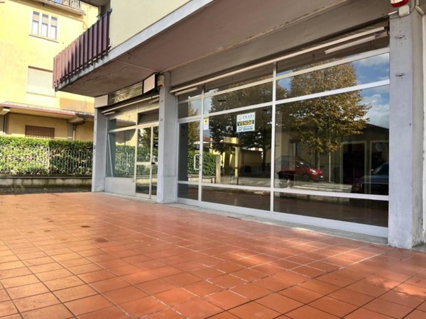 locale commerciale in vendita ad Agliana