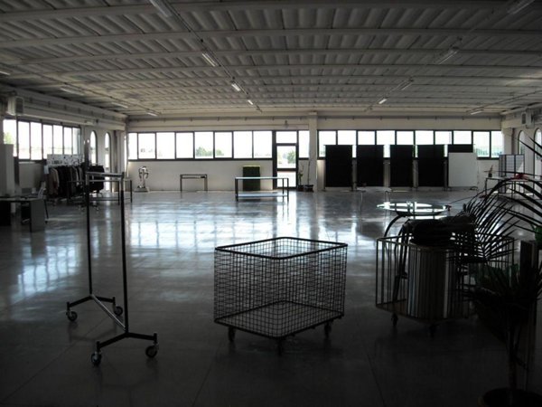 locale commerciale in affitto ad Agliana