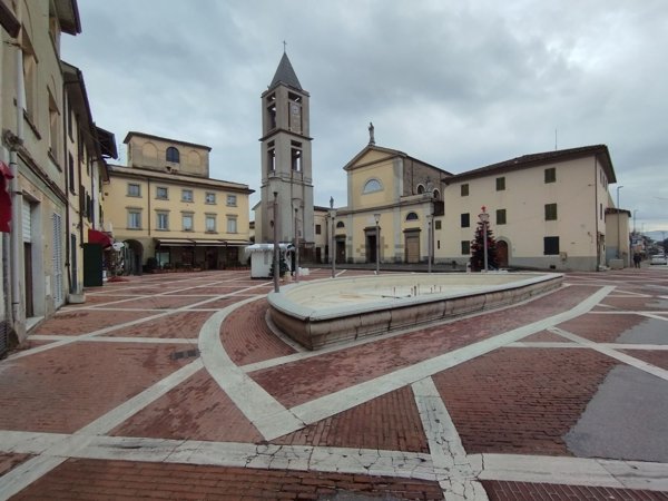 negozio in vendita ad Agliana