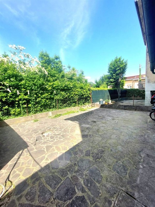 casa indipendente in vendita ad Agliana in zona Ferruccia