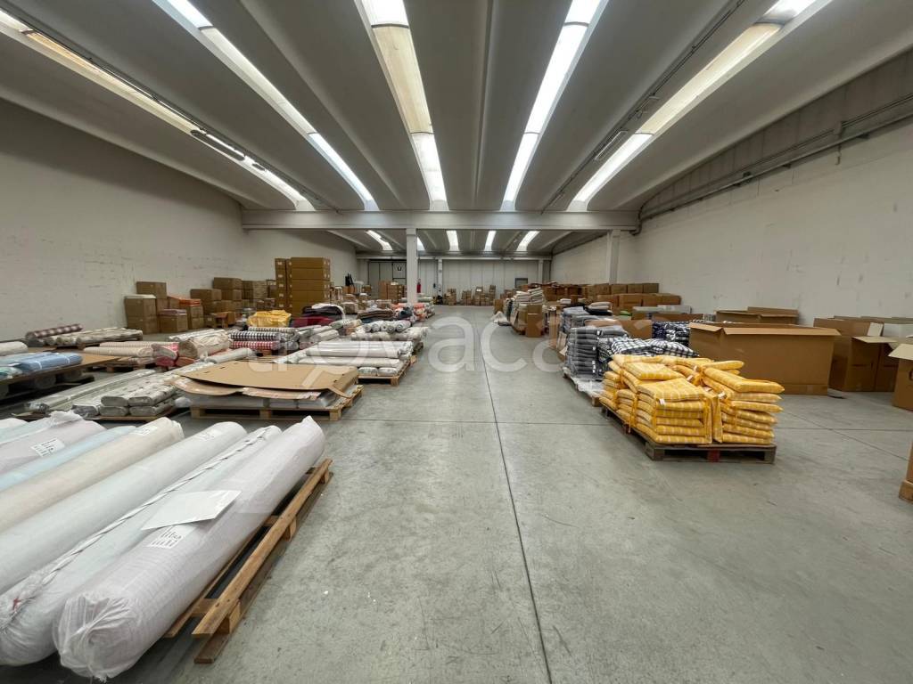 locale commerciale in vendita ad Agliana