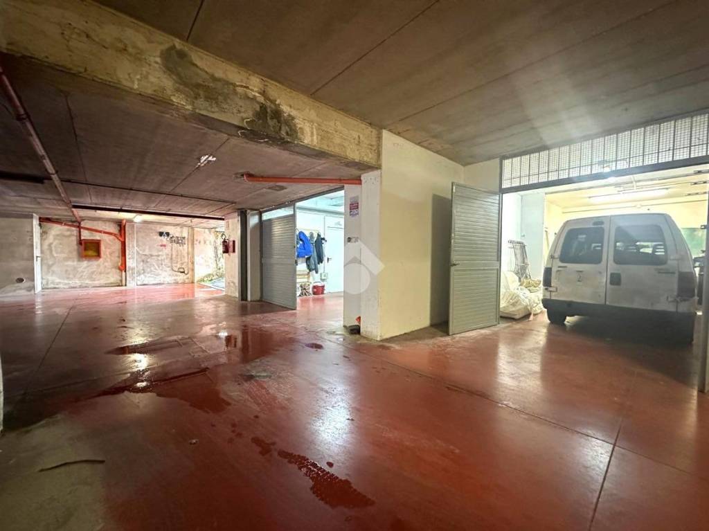 locale di sgombero in vendita ad Agliana in zona San Michele