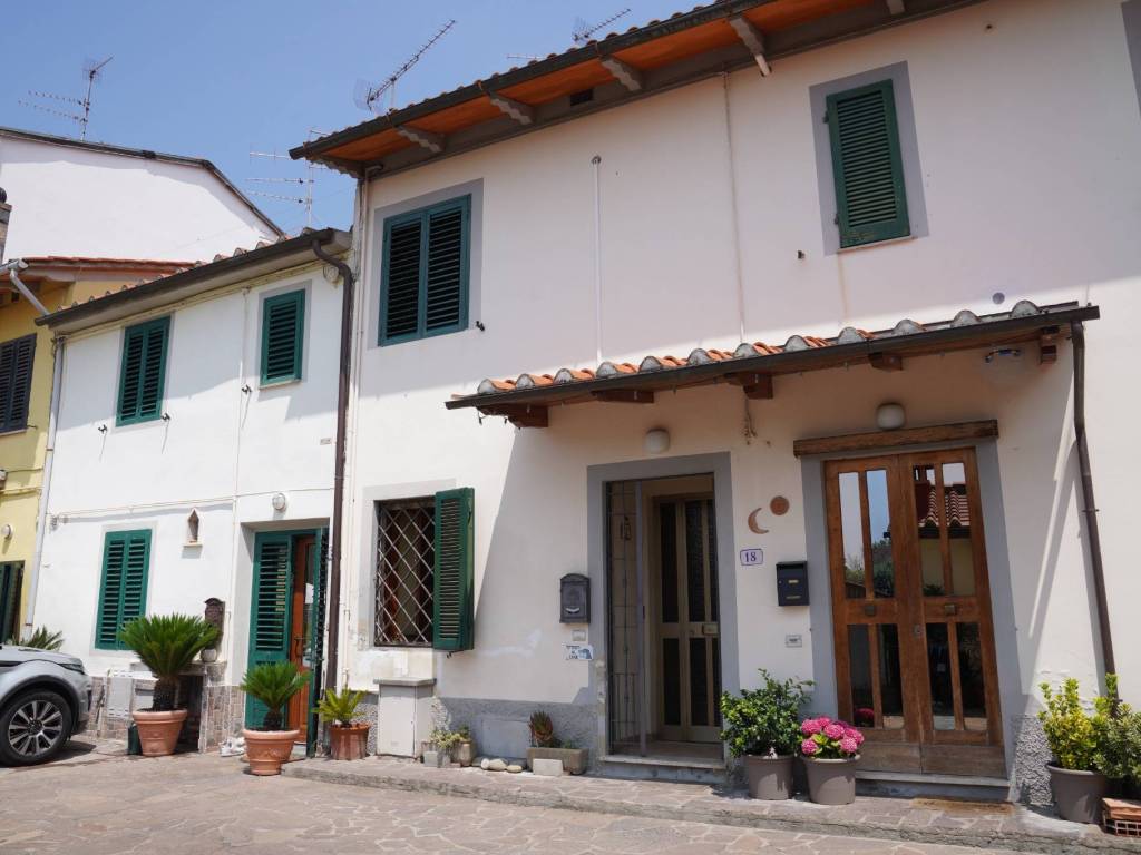 casa indipendente in vendita ad Agliana in zona Spedalino
