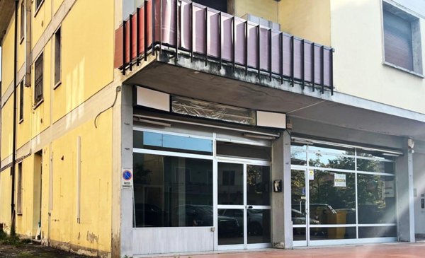 locale commerciale in vendita ad Agliana