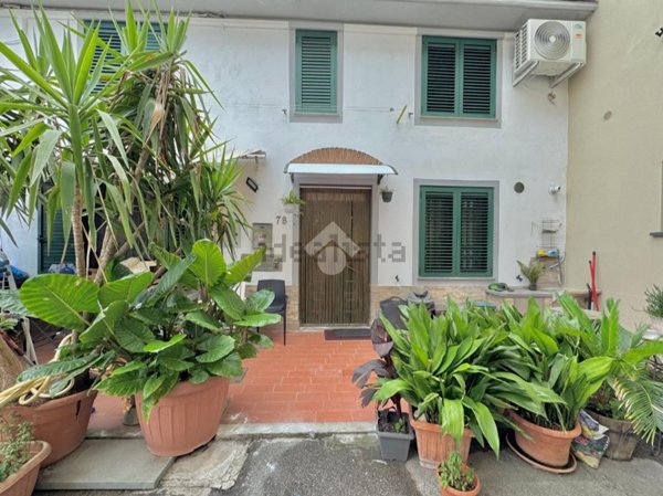 casa indipendente in vendita ad Agliana in zona Ponte dei Bini